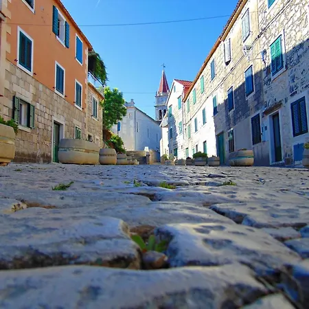 Domus Lapidea Apartman Postira